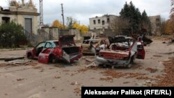 Damaged cars and buildings in Velyka Oleksandrivka.