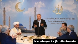 Former Kazakh President Nursultan Nazarbaev speaks at the wake of his younger brother Bolat in Astana on November 18.