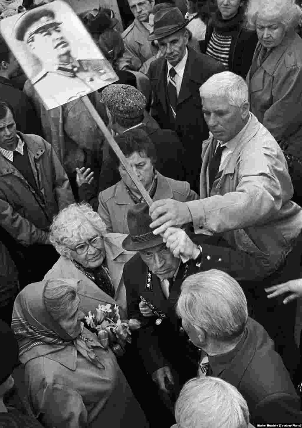 Veterans gather in Victory Square, Minsk, 1996