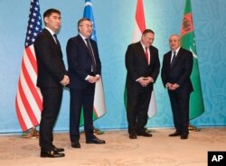 From left: Kyrgyzstan's Foreign Minister Chingiz Aidarbekov, Kazakh Foreign Minister Mukhtar Tleuberdi, U.S. Secretary of State Mike Pompeo, and Uzbek Foreign Affairs Minister Abdulaziz Kamilov wait for a group picture during a meeting of the C5+1 in Tashkent in February 2020.