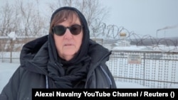 Standing outside the Artic prison where her son, Aleksei Navalny, died last week, Lyudmila Navalnaya made a video plea on February 20 to Russian President Vladimir Putin to release his body. 