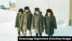 Indigenous children, photographed in 1999.