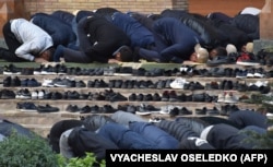 Muslims pray during Friday Prayers at the Khazrati Imam Mosque in Tashkent in October 2021.