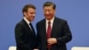 French President Emmanuel Macron and Chinese President Xi Jinping meet in Paris on May 6.