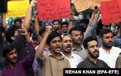 Members of the student wing of Islamic political party Jamaat-e Islami protest against the mob attacks on foreign students in Kyrgyzstan, in Karachi, Pakistan, on May 18.