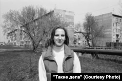 Tenth-grader Anya against the background of the heating pipes and five-story apartment buildings