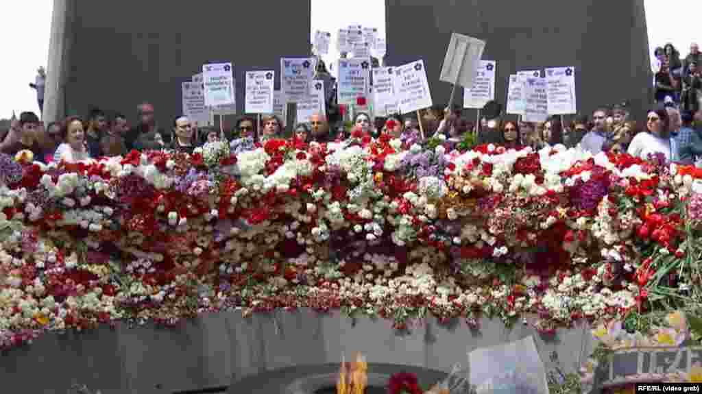 A video grab of the thousands of people who paid their respects, with many laying flowers at the Eternal Flame. &nbsp;