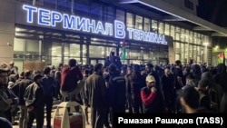 Local people gather for a pro-Palestinian protest at the airport in Makhachkala ahead of the arrival of a scheduled flight from Tel Aviv on October 29, 2023.