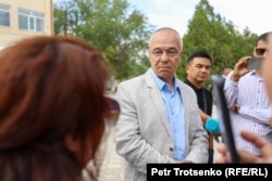 Aleksandr Klepikov speaks with reporters in Ulken on August 22.