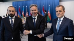 Armenian Foreign Minister Ararat Mirzoyan (left), U.S. Secretary of State Antony Blinken, and Azerbaijani Foreign Minister Ceyhun Bayramov (right)meet in May 2023.
