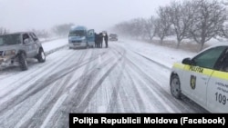 Heavy snowstorms in Moldova have severely disrupted traffic in the country. 