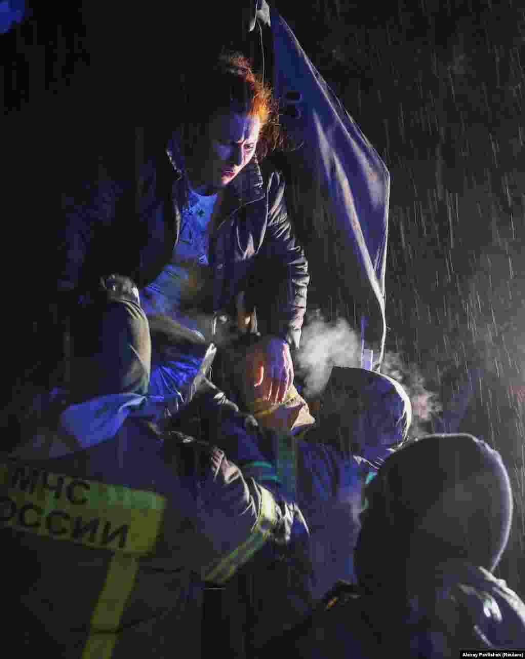 Residents are helped out of an evacuation truck during a heavy rainstorm. Kryuchkov added that&nbsp;nearly half a million people were without power and heat on the peninsula. &nbsp;