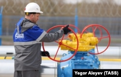 The European Union's executive body has urged EU member countries to prepare for a complete cutoff of Russian gas.