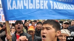 Supporters of the detained Kyrgyz opposition lawmakers protest in front of a court in Bishkek on October 17.