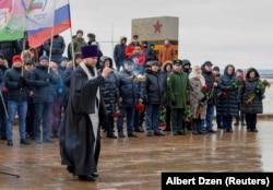 A priest leads a memorial for Russian soldiers killed in the course of Russia's full-scale invasion of Ukraine, in Samara, Russia, on January 3.