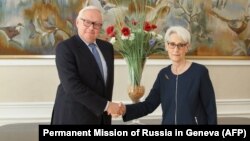 Russian Deputy Foreign Minister Sergei Ryabkov (left) and U.S. Deputy Secretary of State Wendy Sherman met for seven hours on January 10. (file photo)