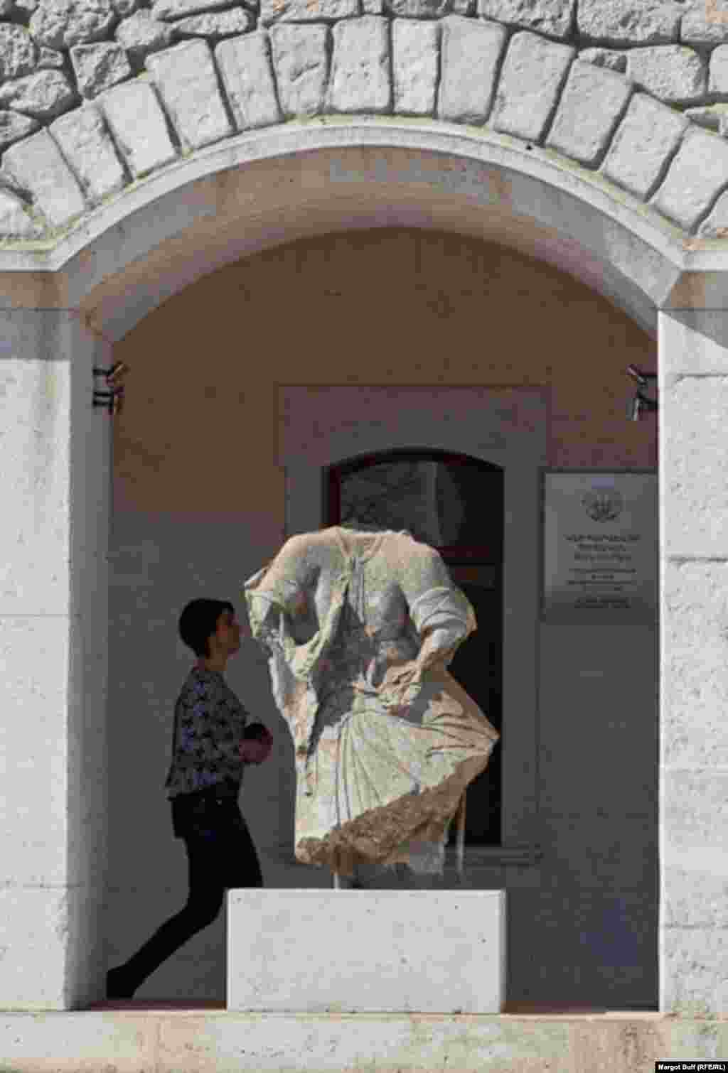 A damaged sculpture from the&nbsp;Ghazanchetsots Cathedral now stands in front of a museum.