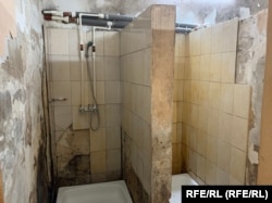 The basement communal showers at 32 ulitsa Truda