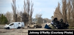 Destroyed and damaged civilian vehicles in Makariv.