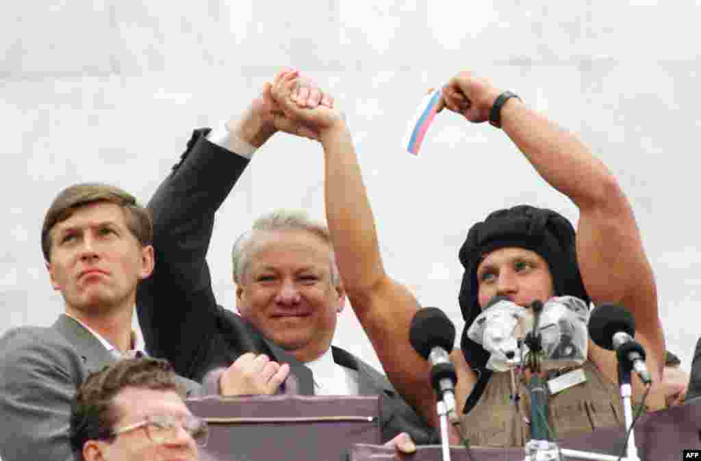 Russian President Boris Yeltsin and some 100,000 supporters celebrate the collapse of the coup on August 22, 1991.