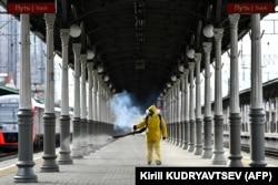 A serviceman of Russia's Emergencies Ministry disinfects Moscow's Belorussky railway station on October 20.