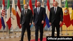 Armenian Prime Minister Nikol Pashinian (left to right), European Council President Charles Michel, and Azerbaijani President Ilham Aliyev begin a trilateral meeting in Brussels on April 6.