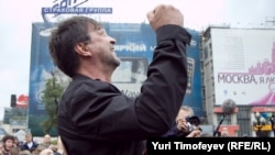 Musician Yuri Shevchuk sings in Pushkin Square, in spite of authorities' efforts to block concert equipment from being delivered.