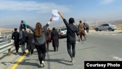 Thousands of people marked 40 days since the death of Mahsa Amini in state custody in her hometown of Saghez at the cemetery where she is buried.