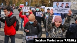 A march was held on October 24 in Bishkek against the detention of activists and politicians who oppose the transfer of Kempir-Abad to Uzbekistan.