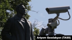 The statue of Feliks Edmundovich Dzerzhinsky in Moscow's Muzeon Park. It was installed at this location after it had been toppled outside the KGB's headquarters in 1991. (file photo)