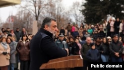 As Nagorno-Karabakh's de facto prime minister, Ruben Vardanian meets with people in Stepanakert. (file photo)