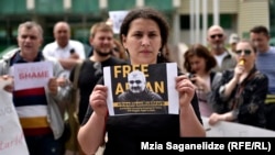 Leyla Mustafayeva, wife of Azerbaijani journalist Afqan Muxtarli, leads a June 1 protest in Tbilisi against her husband's reported forced return to Azerbaijan.