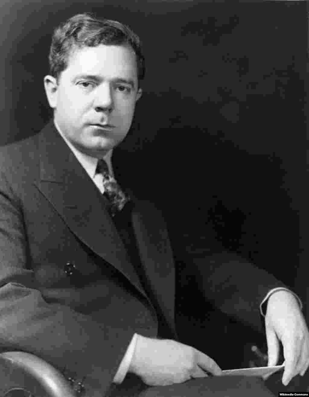 Another senator with presidential ambitions, Huey Long, was assassinated on September 8, 1935. - Long, who was the inspiration for Robert Penn Warren's classic book "All The King's Men," was shot in the hallway of the Louisiana capital building by the nephew of a bitter political opponent. He died two days later. James Hinds, who represented Arkansas shortly after the American Civil War, was shot and killed on October 22, 1868, by a member of the Ku Klux Klan by while traveling on horseback to a public event.