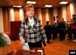 Latvian President Vaira Vike-Freiberga casts her ballot during parliamentary elections in Jurmala, Latvia, in 2002.