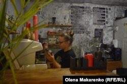 Barista Viktoria Kostyuchenko at work.