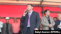 Sadyr Japarov and Kamchibek Tashiev at an opposition rally in 2012