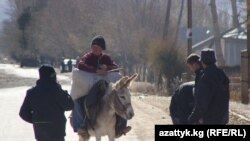 A street scene in Naryn, in northern Kyrgyzstan