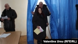 Voters at the Comrat polling station on February 2