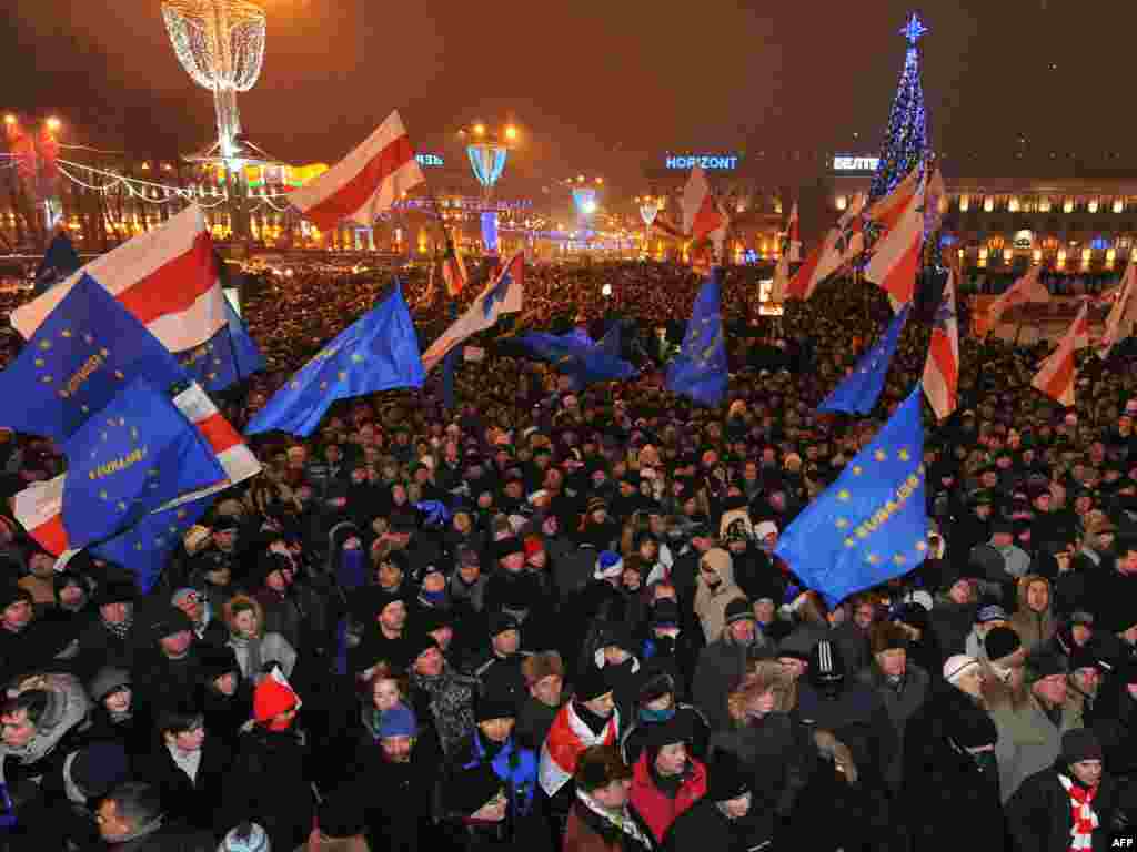 Thousands of opponents of Belarusian President Alyaksandr Lukashenka rallied in the center of Minsk to protest the election, which they say was rigged.