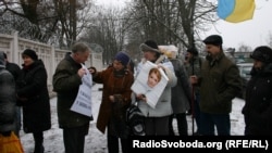 Yulia Tymoshenko supporters demonstrate near the penal colony where the opposition leader is jailed.