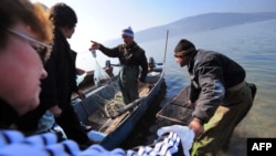 Romanian fishermen sell their catch from the Danube River in Bazias. (file photo)