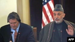 Afghan President Hamid Karzai (right) with U.S. special envoy to Afghanistan and Pakistan Richard Holbrooke at a press conference in Kabul