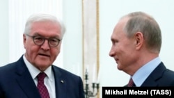 German President Frank-Walter Steinmeier (left) and Russian President Vladimir Putin at the Kremlin in October