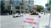 Magdi Kamalov, editor in chief of Chernovik, demonstrates at a picket against the persecution of journalists on June 13.