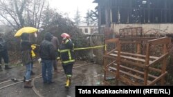 The fire in Baghdati killed six people. 