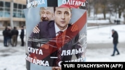 An election campaign poster in Lviv showing Volodymyr Zelenskiy and Ihor Kolomoyskiy and implying that the presidential candidate is a "servant of the oligarch."