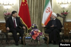 Iranian President Hassan Rohani (right) meets with his Chinese counterpart, Xi Jinping, in Tehran in January 2016.