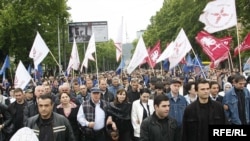 Though the numbers of demonstrators have dwindled, Georgia's opposition continues to demand President Mikheil Saakashvili's resignation and early elections.