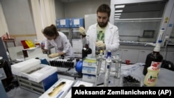 Lab technicians work at Russia's national drug-testing laboratory in Moscow. (file photo)