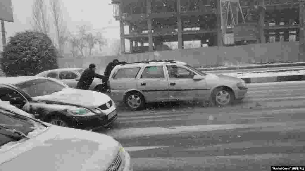 Snowy, icy roads in Dushanbe, Tajikistan made it tough going for motorists.